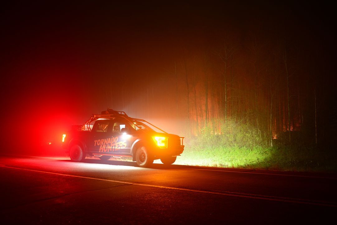 Ein riesiger Waldbrand in der kanadischen Provinz ruft auch die Tornado Hunter auf den Plan ...