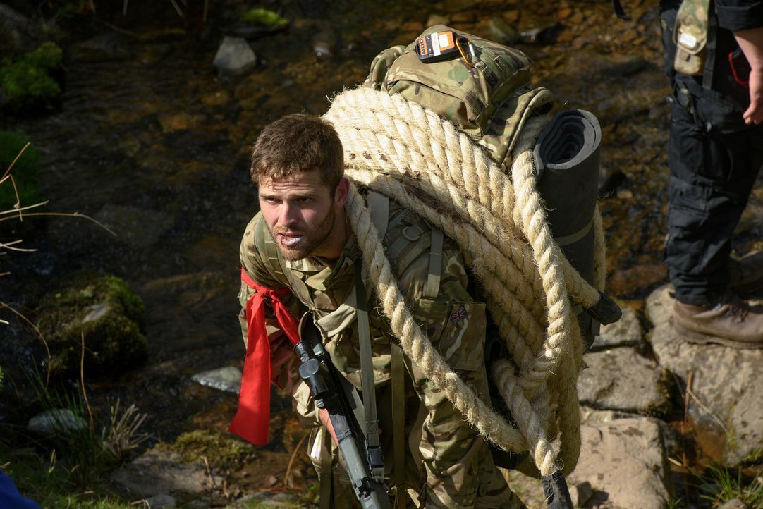 Im wohl härtesten Bootcamp der Welt fließen ordentlich Schweiß, Blut und Tränen: Während 29 Kandidaten durchs walisische Gebirge gejagt werden, in B... - Bildquelle: Warren Orchard 2015 BBC