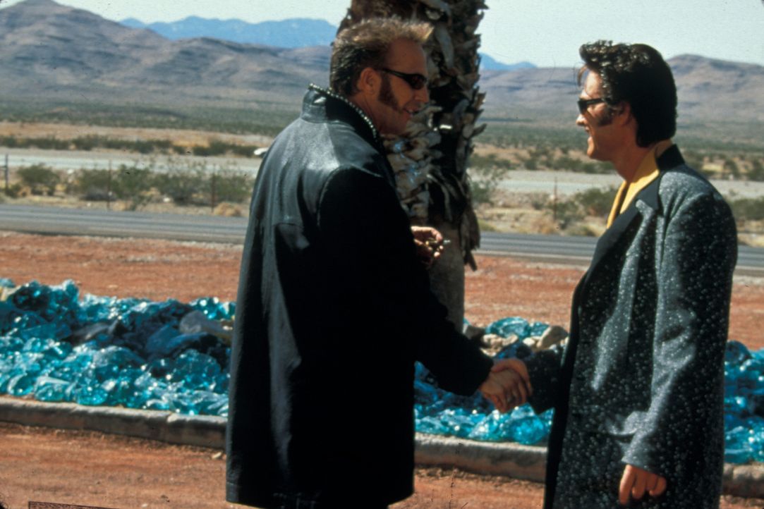 Noch ahnen die Gangster Michael (Kurt Russell, r.) und Murphy (Kevin Costner, l.) nicht, dass ihre Partnerschaft auf sehr tönernen Füßen steht ... - Bildquelle: Francise Pictures