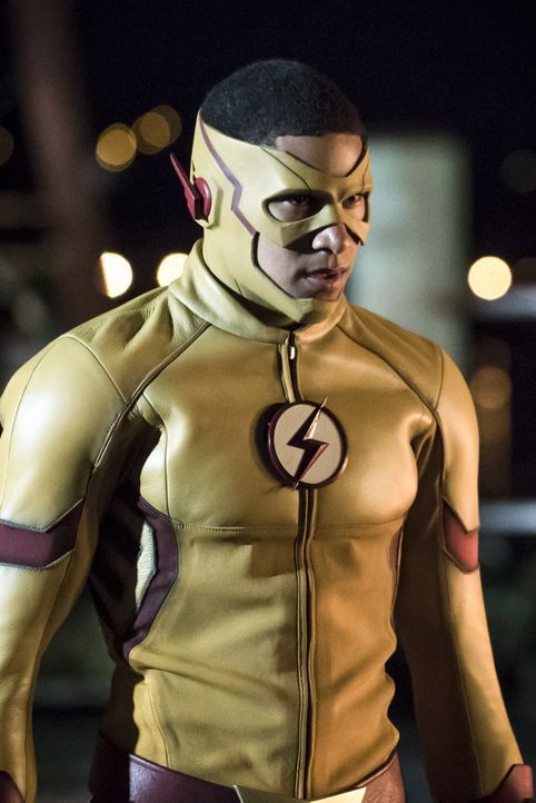 Kid Flash (Keiynan Lonsdale) versucht, Central City vor einem bösen Flash zu beschützen, während Barry noch glaubt, ein relativ normales Leben führe... - Bildquelle: 2016 Warner Bros.