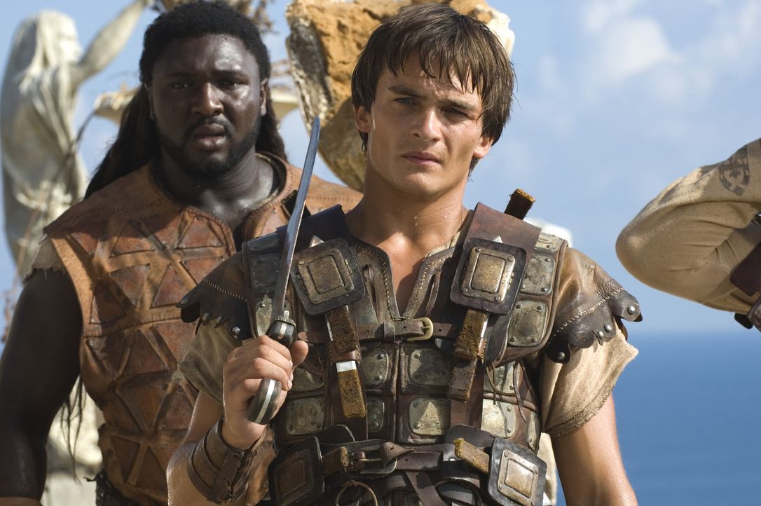 Demetrius (Rupert Friend, r.) und Batiatus (Nonso Anozie, l.) haben nur eine Chance, wenn es ihnen gelingt, die letzte römische Legion, die neunte L... - Bildquelle: TOBIS Filmkunst GmbH & Co. Verleih KG