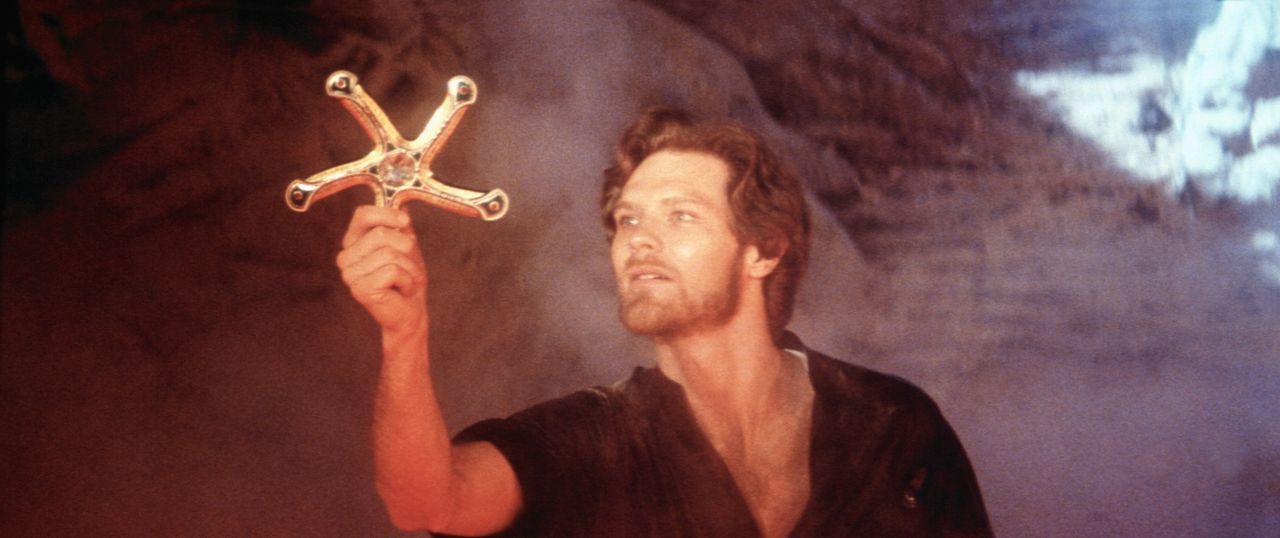 Mit Hilfe des Weisen Ynyr gelangt Colwyn (Ken Marshall) an eine Zauberwaffe - das 'Fünfklingenschwert'. Nur mit dieser Waffe kann er das Ungeheuer b... - Bildquelle: Columbia Pictures