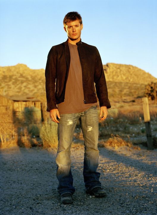 (1. Staffel) - Gemeinsam mit seinem Bruder Sam reist Dean (Jensen Ackles) durch die USA, um mysteriösen Ereignissen auf die Spur zu kommen und ihren... - Bildquelle: Warner Bros. Television