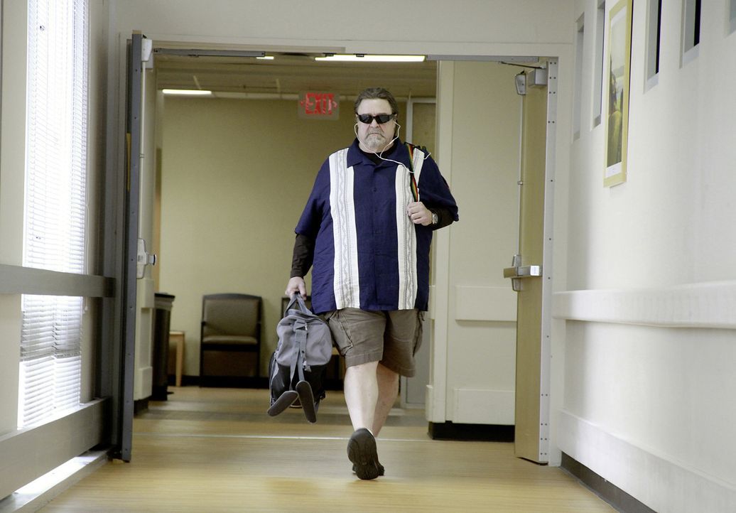 Whips Kumpel und Dealer Harling Mays (John Goodman) eilt sofort ins Krankenhaus, um Whip nach dem Absturz zu besuchen - und er hat so einiges im Gep... - Bildquelle: Robert Zuckerman 2012 PARAMOUNT PICTURES. ALL RIGHTS RESERVED.