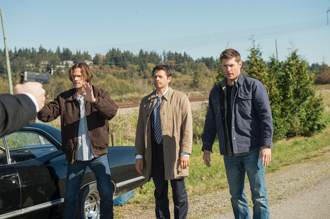 Sam (Jared Padalecki, l.); Castiel (Misha Collins, M.) Dean (Jensen Ackles, r.) - Bildquelle: Diyah Pera 2016 The CW Network, LLC. All Rights Reserved / Diyah Pera