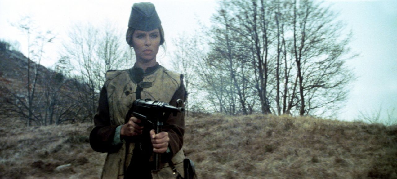 Ebenso schön wie mutig: Die Partisanin Maritza (Barbara Bach) befreit die vierköpfige Spezialeinheit der Alliierten aus den Händen serbischer Fre... - Bildquelle: Columbia Pictures