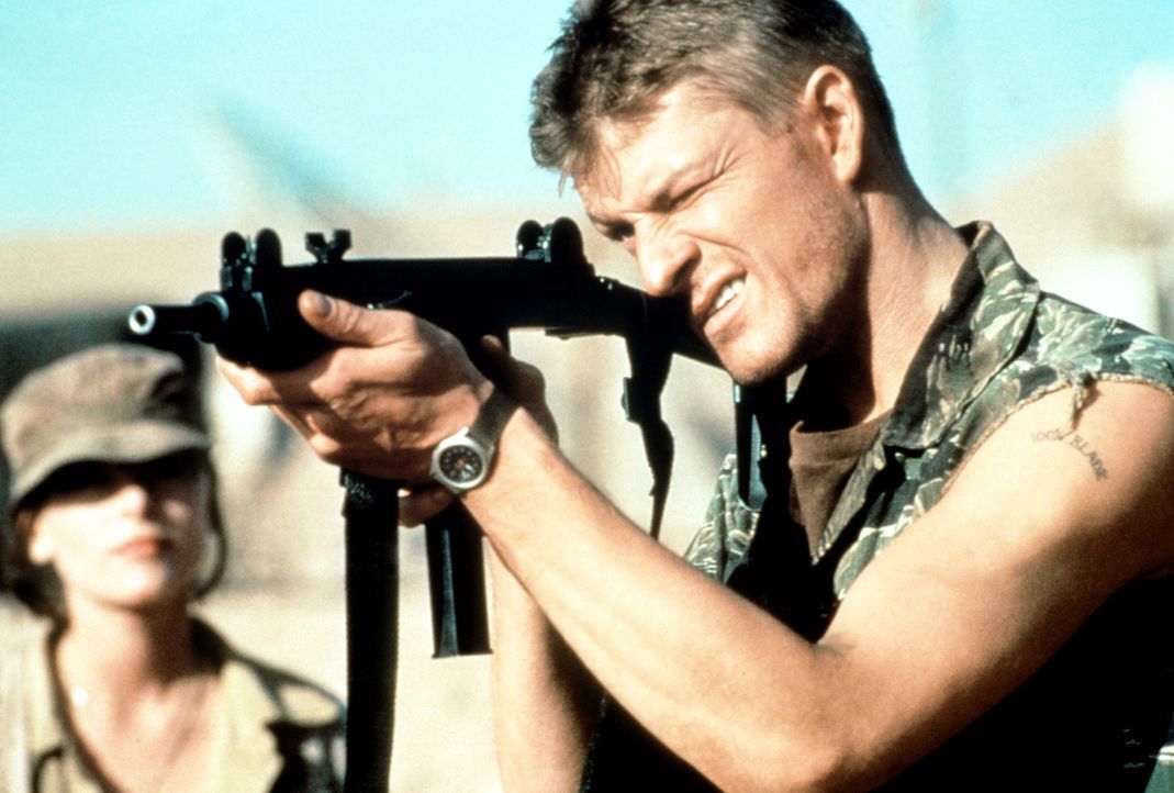 In einem Wüstenlager bereitet sich der Terrorist Sean Miller (Sean Bean) auf seine Rache vor ... - Bildquelle: Paramount Pictures