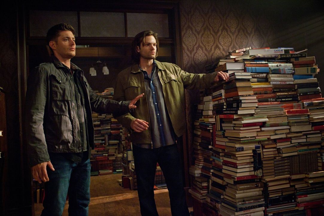 Die Suche nach der dritten Aufgabe führt Sam (Jared Padalecki, r.) und Dean (Jensen Ackles, l.) in ein Casino in Colorado ... - Bildquelle: Warner Bros. Television