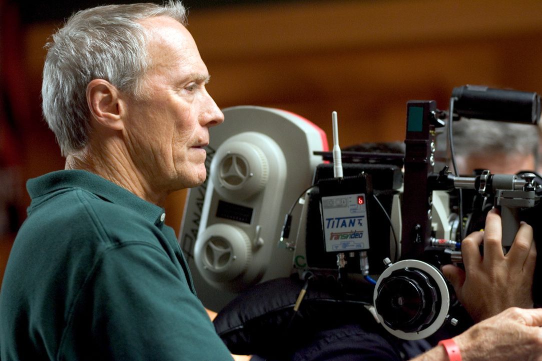 Konzentration auf das Wesentliche: Regisseur Clint Eastwood ... - Bildquelle: Epsilon Motion Pictures
