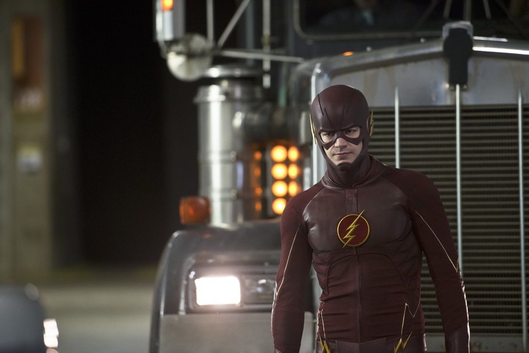 Noch ahnt Barry alias The Flash (Grant Gustin) nicht, dass Eddie Iris von der angeblichen Zukunft erzählt und somit auch in Barrys Privatleben für e... - Bildquelle: Warner Brothers.