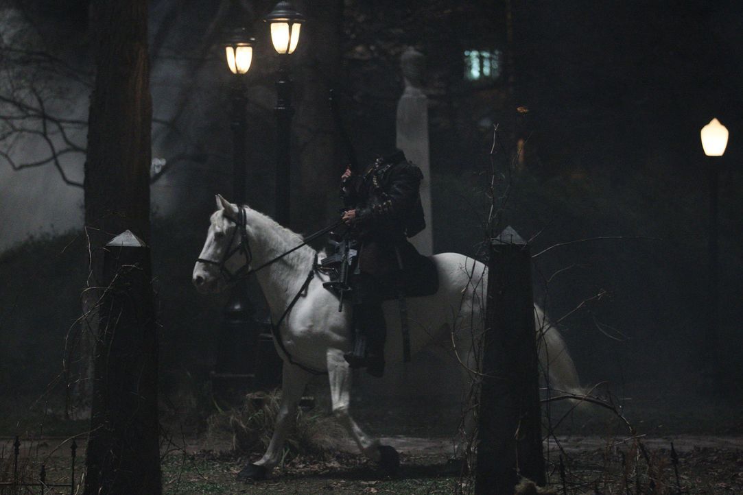 Gelangt gemeinsam mit Ichabod Crane von der Vergangenheit in die Gegenwart und führt in Sleepy Hollow sein blutiges Unwesen: der kopflose Reiter ... - Bildquelle: 2013 Twentieth Century Fox Film Corporation. All rights reserved.