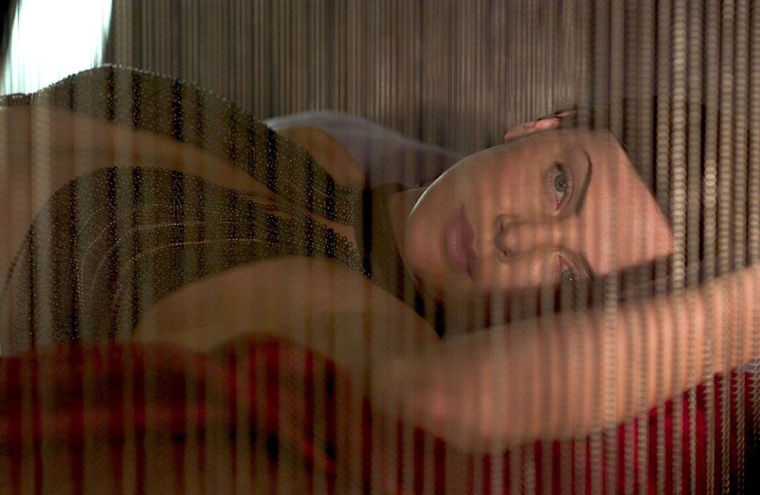 Aeon Flux (Charlize Theron) lebt ein perfektes Leben in perfekter Harmonie, doch dann werden ihre Eltern von Regierungsagenten ermordet und ihre Sch... - Bildquelle: 2004 by PARAMOUNT PICTURES. All Rights Reserved.