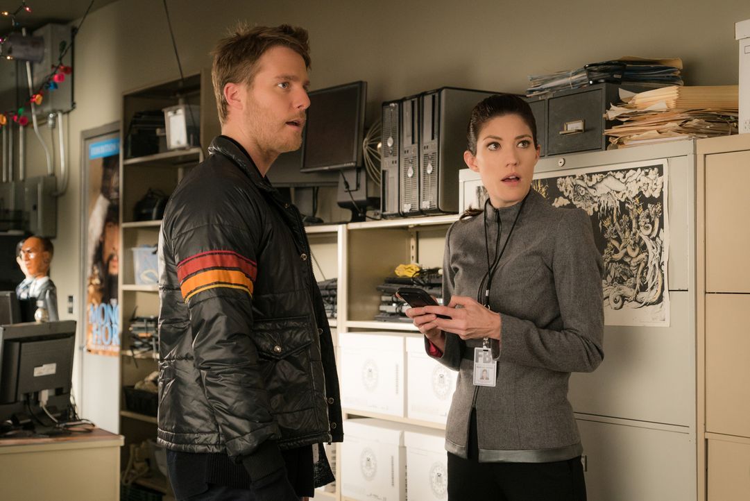 Ein Einbruch in ein Drogenlager, bringt interne Ermittlungen mit sich. Doch können Brian (Jake McDorman, l.) und Rebecca (Jennifer Carpenter, r.) de... - Bildquelle: Michael Parmelee 2015 CBS Broadcasting, Inc. All Rights Reserved
