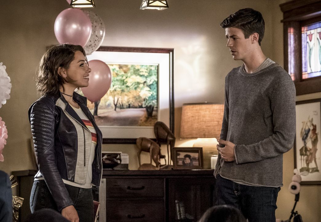 Nora (Jessica Parker Kennedy, l.); Barry (Grant Gustin, r.) - Bildquelle: Katie Yu 2018 The CW Network, LLC. All rights reserved.
