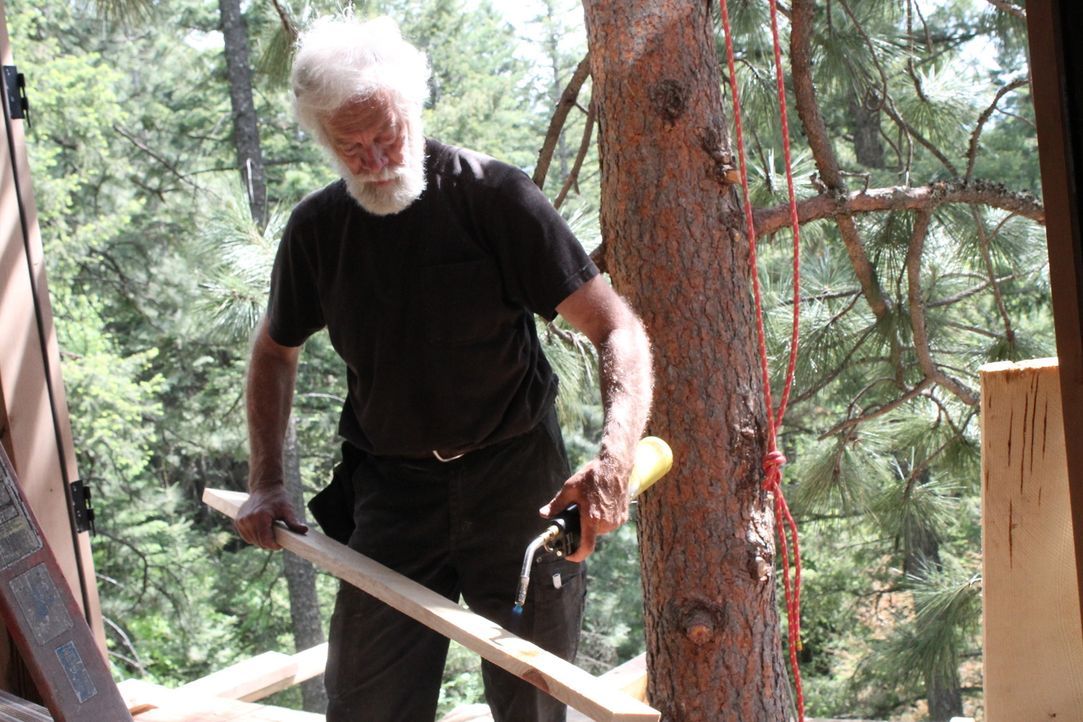 Die Treehouse Guys befinden sich in der Wildnis von Idaho, um das zu tun, was sie am besten können: Baumhäuser designen und bauen. Ihre Kunden wünsc... - Bildquelle: 2016,DIY Network/Scripps Networks, LLC. All Rights Reserved