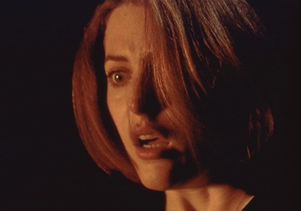 In einem Heizungskeller muss Scully (Gillian Anderson) grauenvolle Dinge mit ansehen. - Bildquelle: TM +   2000 Twentieth Century Fox Film Corporation. All Rights Reserved.