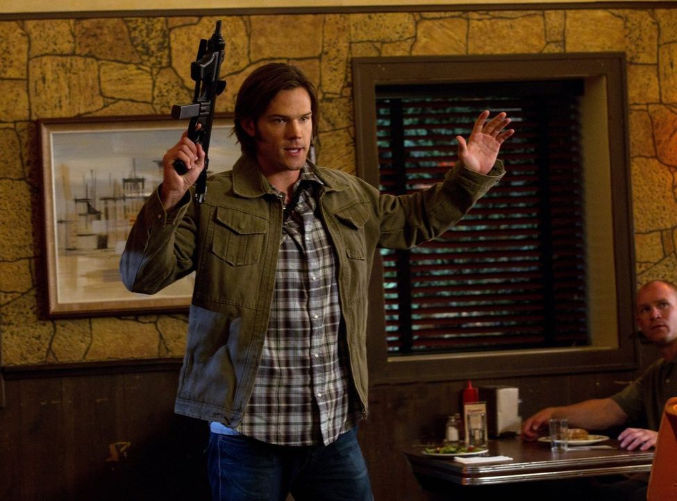 Gemeinsam mit seinem Bruder wird Sam (Jared Padalecki) über Nacht zu Amerikas meistgesuchtem Verbrecher. Zwei Leviathane geben sich in ihrer Gestalt... - Bildquelle: Warner Bros. Television