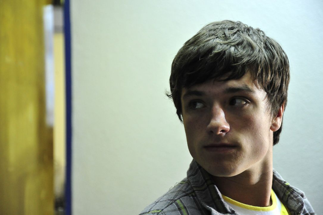 Als an der Grizzly Lake High School ein brutaler Mörder sein Unwesen treibt, muss Clapton (Josh Hutcherson) in die Vergangenheit reisen, um seine Zu... - Bildquelle: 2011 Detention Films, LLC. All Rights Reserved.