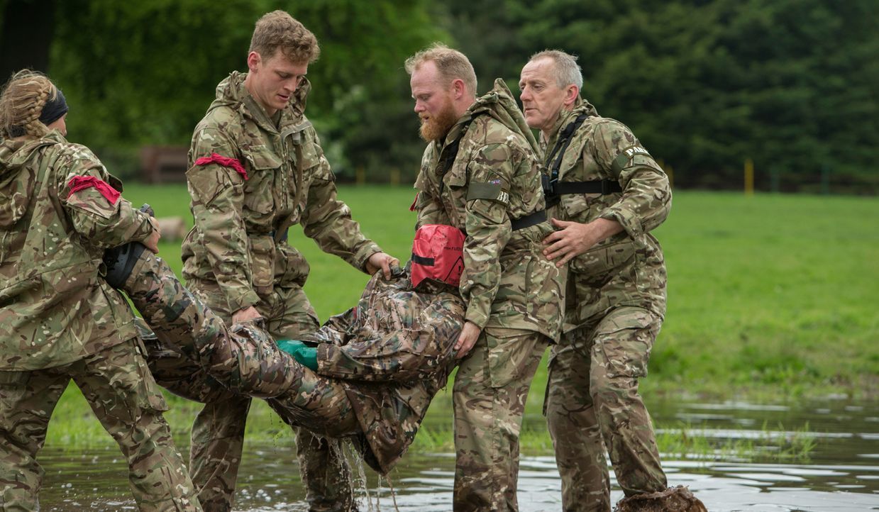 Einmal durch die Hölle und zurück: 29 taffe Briten durchlaufen die Testprogramme von fünf der härtesten Armee-Einheiten der Welt. Sie müssen zeigen,... - Bildquelle: Adrian Rogers 2015 BBC