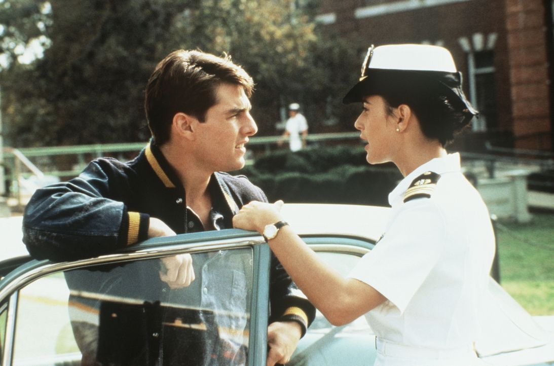 Während Lt. Kaffees (Tom Cruise, l.) Engagement zu wünschen übrig lässt, ist Armee-Anwältin JoAnne Galloway (Demi Moore, r.) mit Feuereifer bei der... - Bildquelle: Columbia Pictures