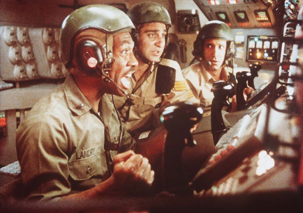 Unverschuldet wird Leutnant Landry (Eddie Murphy, l.) bald mitten in einen internationalen Konflikt hineingezogen ... - Bildquelle: Paramount Pictures