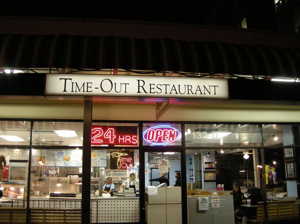 Das Time-Out Restaurant in Chapel Hill gibt es seit über 30 Jahren. Hier darf Adam einen einzigartigen süßen Hähnchen-Keks probieren: den Time-Out-C... - Bildquelle: The Travel Channel, L.L.C.