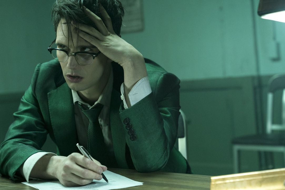 Stattet Arkham einen Besuch ab: Edward (Cory Michael Smith) ... - Bildquelle: 2017 Warner Bros.