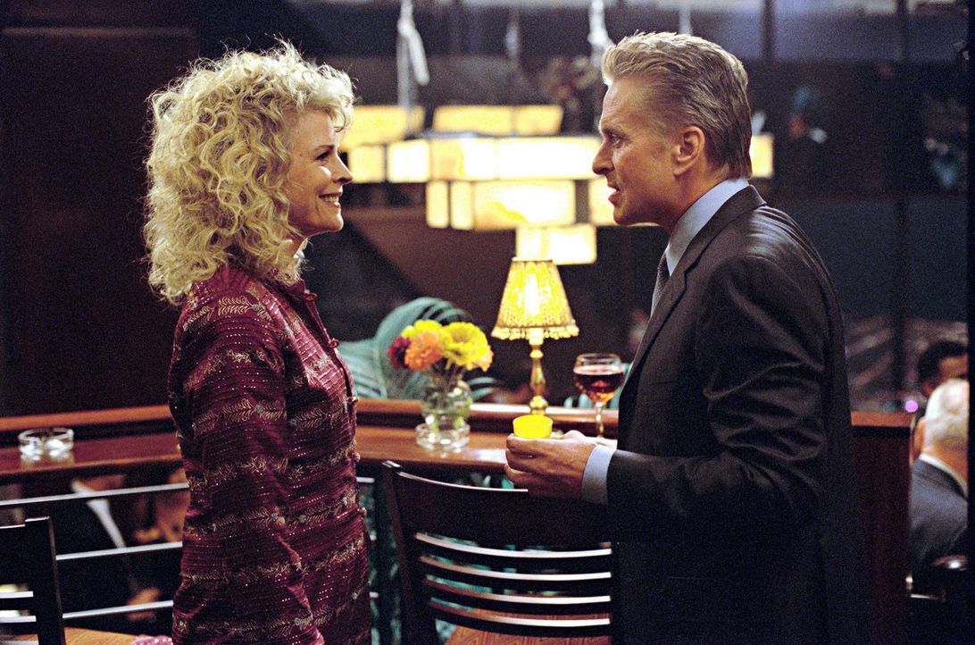 Freuen sich auf die Hochzeit ihres Sohnes Mark: Steve (Michael Douglas, r.) und Judy (Candice Bergen, l.) ... - Bildquelle: Warner Bros.