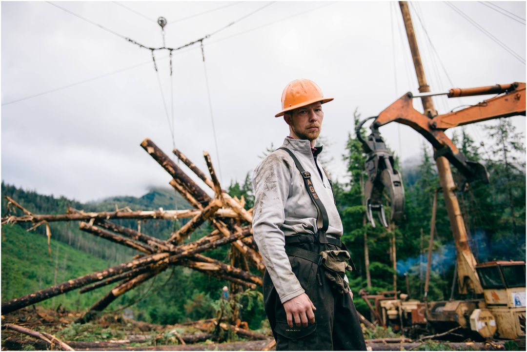 In Alaska haben Mike Coats von Papac Alaska Logging und seine Kollegen alle Hände voll zu tun. Sie müssen Holz bergab fällen - keine leichte Aufgabe... - Bildquelle: 2013 A&E TELEVISION NETWORKS, LLC. ALL RIGHTS RESERVED.