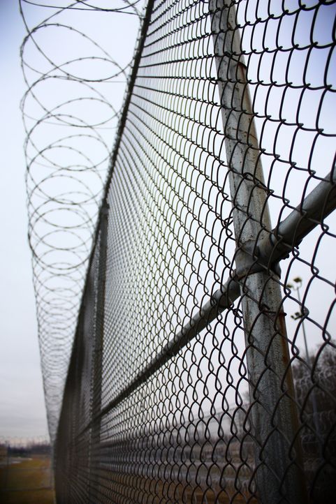 Dieser Zaun soll die Straftäter in Ohios Correctional Reception Center davon abhalten, zu fliehen ... - Bildquelle: Andrew Baker 2010 NGC Network US, LLC All Rights Reserved