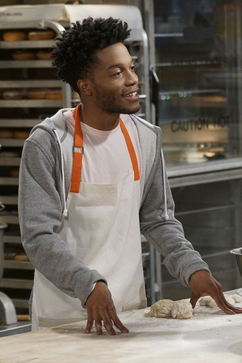 Hoch motiviert will Franco (Jermaine Fowler) endlich lernen, selber Donuts herzustellen. Doch das gestaltet sich schwieriger als zunächst gedacht ... - Bildquelle: Monty Brinton 2016 CBS Broadcasting, Inc. All Rights Reserved. / Monty Brinton