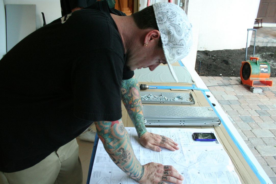 Heute hat Rob alias Vanilla Ice ganz besondere Pläne: Die Garage soll sich von einem Schandfleck in ein Schmuckstück verwandeln ... - Bildquelle: 2010, DIY Network/Scripps Networks, LLC.  All Rights Reserved