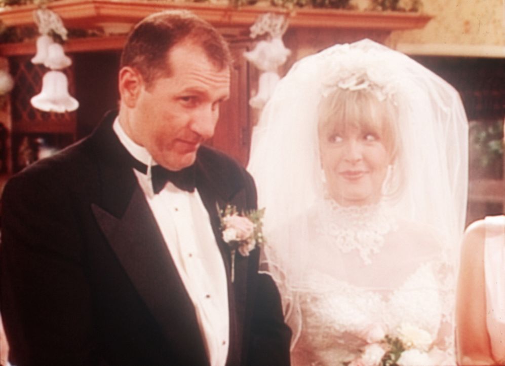 Al (Ed O'Neill, l.) mit seiner neuen Braut June (Deborah Harmon, r.). - Bildquelle: Sony Pictures Television International. All Rights Reserved.