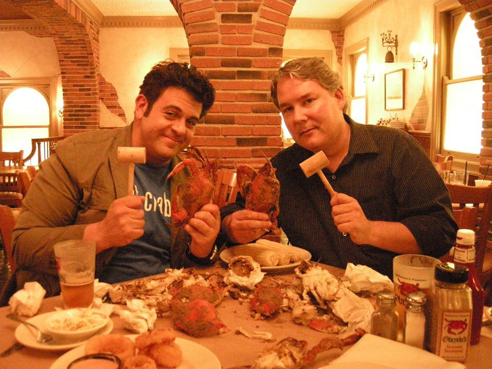 Adam Richman (l.) - Bildquelle: 2009, The Travel Channel, L.L.C.