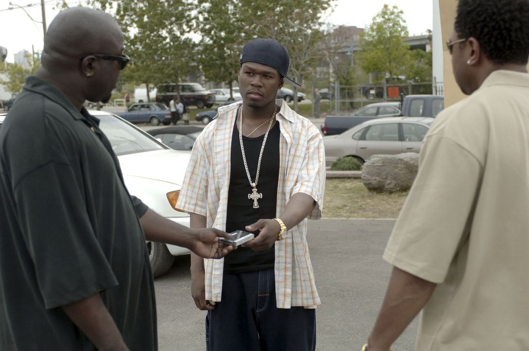 Tief im Drogensumpf: Marcus (50 Cent, M.) ... - Bildquelle: 2005 by PARAMOUNT PICTURES. All Rights Reserved.