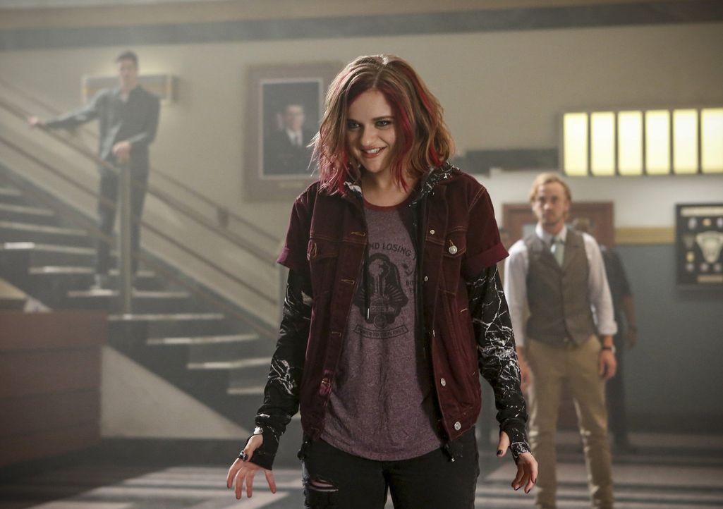 Frankie Kane alias Magenta (Joey King) hat ihre Kräfte nicht immer unter Kontrolle. Können Flash und sein Team ihr helfen oder will sie sich gar nic... - Bildquelle: 2016 Warner Bros.