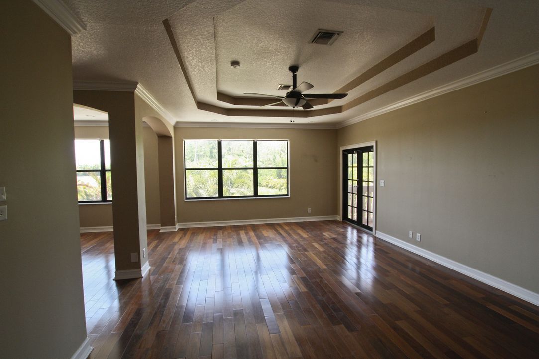 Dieses Mal wird das Hauptschlafzimmer in eine Baustelle verwandelt. Am Schluss soll es für den zukünftigen Besitzer wie ein persönlicher und moderne... - Bildquelle: 2012, DIY Network/Scripps Networks, LLC.  All Rights Reserved