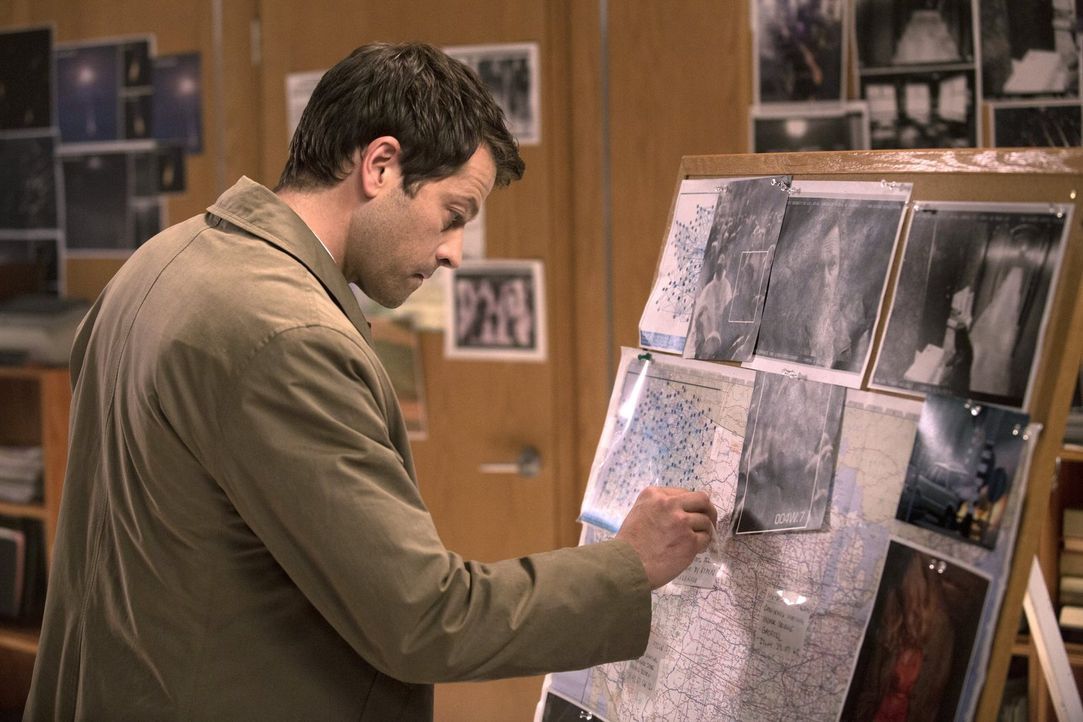 Erkennt Castiel (Misha Collins) zu spät, dass es in seiner Armee einen Spitzel gibt? - Bildquelle: 2013 Warner Brothers