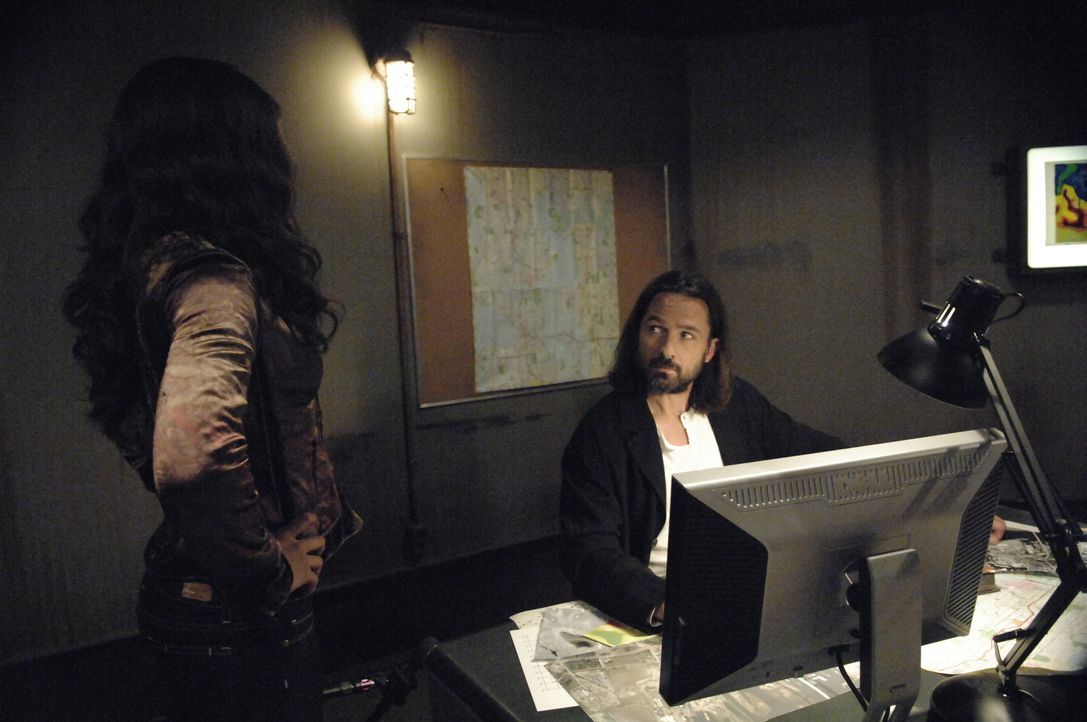 Kommen Isabelle (Megalyn Echikunwoke, l.) und Jordan (Billy Campbell, r.) ihren Zielen näher? - Bildquelle: Alan Zenuk Viacom Productions Inc.