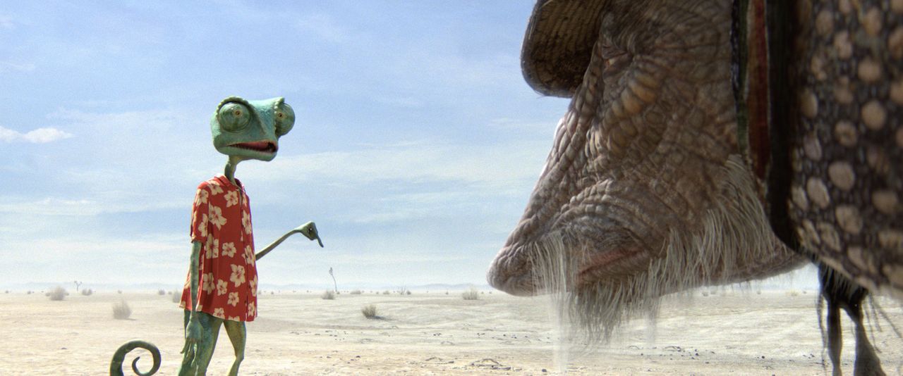 Als Rango (l.) den Grund für seine unglückliche Landung in der Wüste sieht, kann er es nicht glauben: Ein Neunbinden-Gürteltier namens Roadkill (r.)... - Bildquelle: Paramount Pictures. All rights reserved.