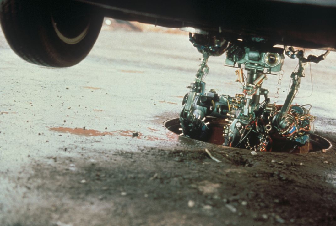 Roboter Nr. 5 verfügt über erstaunliche Körperkräfte ... - Bildquelle: Columbia TriStar Pictures