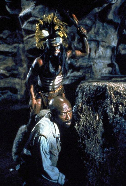 Endlich in der Schatzhöhle der Azteken: Doch dort wartet noch eine große Überraschung auf Leo (Louis Gossett, Jr.) ... - Bildquelle: Cannon Films