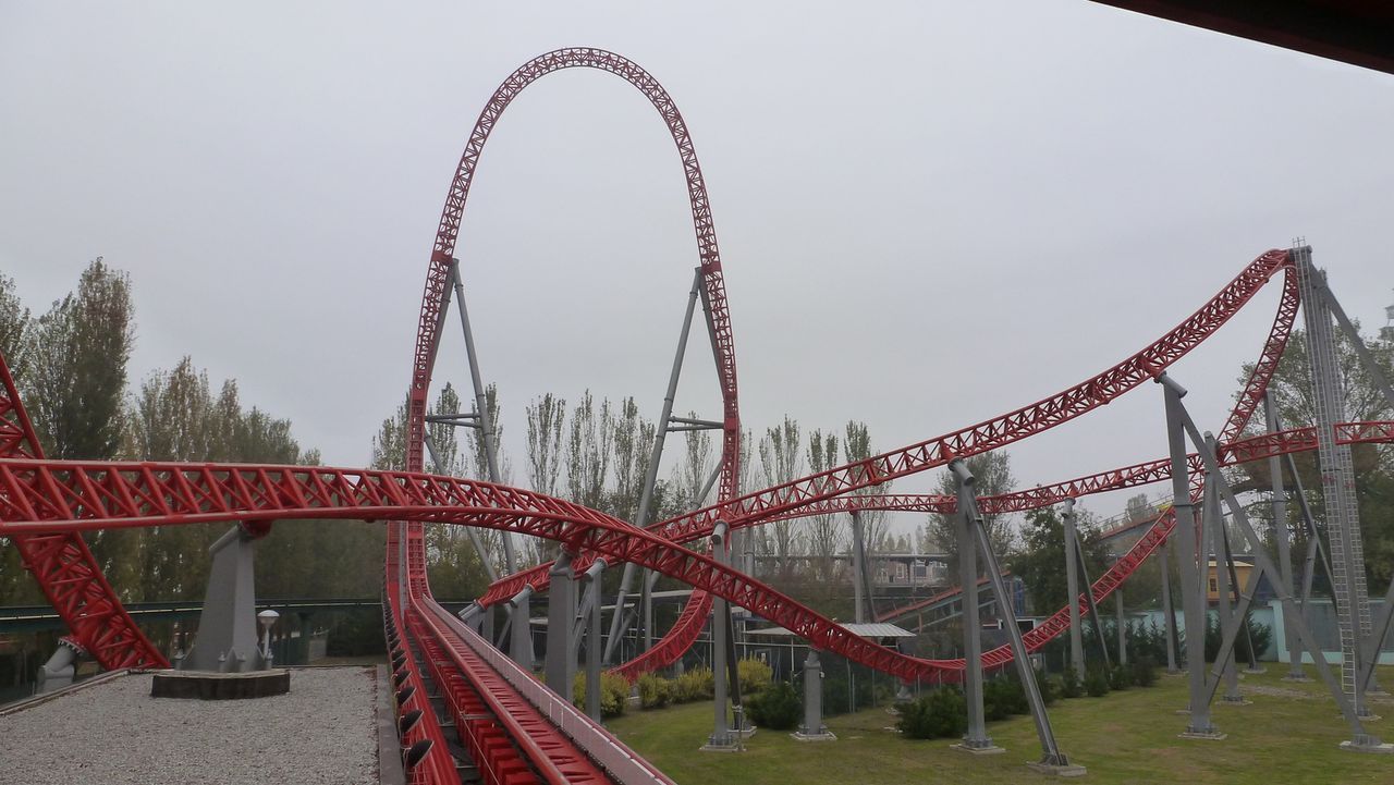 Bei der "iSpeed"- Achterbahn in Italien ist der Name Programm, denn mit sie beschleunigt von Null auf 112 km/h innerhalb von zwei Sekunden ... - Bildquelle: 2013, Travel Channel, L.L.C. All Rights Reserved.
