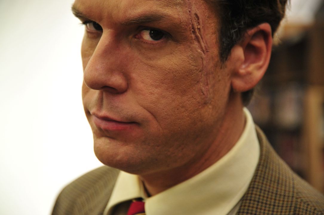 Ist genauso wahnsinnig wie seine Schüler: Schuldirektor Karl Verge (Dane Cook) ... - Bildquelle: 2011 Detention Films, LLC. All Rights Reserved.