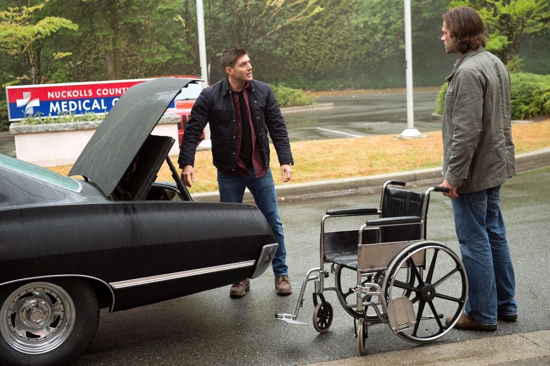 Noch ahnen Dean (Jensen Ackles, l.) und Sam (Jared Padalecki, r.) nicht, welche Auswirkungen die Befreiung der Finsternis haben wird ... - Bildquelle: 2014 Warner Brothers