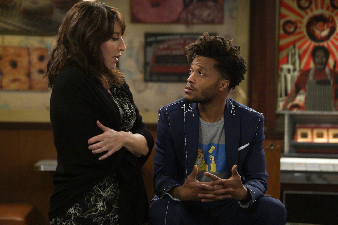 Randy (Katey Sagal, l.); Franco (Jermaine Fowler, r.) - Bildquelle: Richard Cartwright 2018 CBS Broadcasting, Inc. All Rights Reserved. / Richard Cartwright