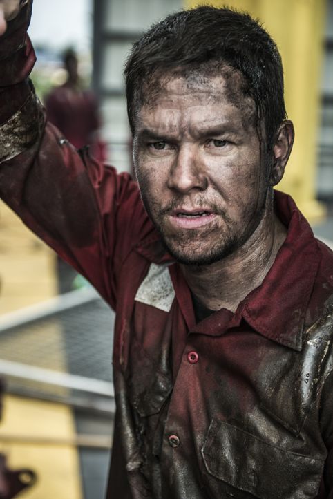 Der Chefelektriker der Deepwater Horizon Ölplattform, Mike Williams (Mark Wahlberg), findet sich schon bald in einem Kampf um Leben und Tod wieder .... - Bildquelle: Enrique Chediak Studiocanal