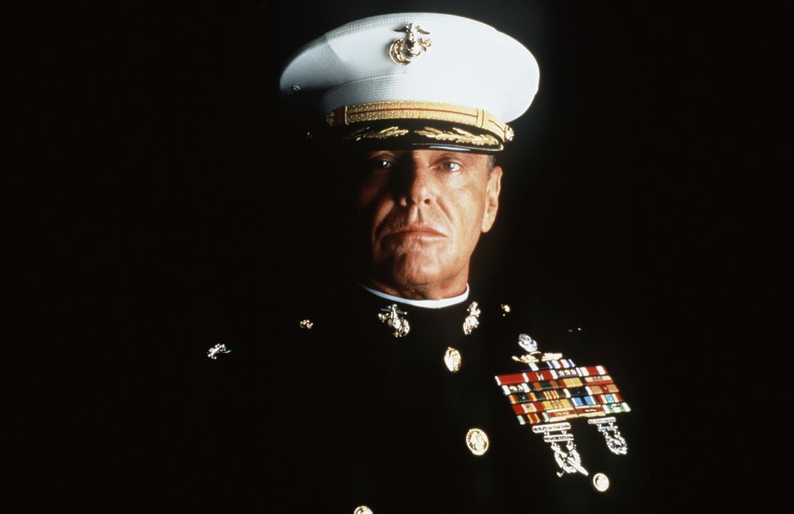 Col. Nathan R. Jessep (Jack Nicholson) ist ein ehrgeiziger, bis ins Mark überzeugter Militarist. Er ist überzeugt davon, dass die Anwendung des 'Cod... - Bildquelle: Columbia Pictures