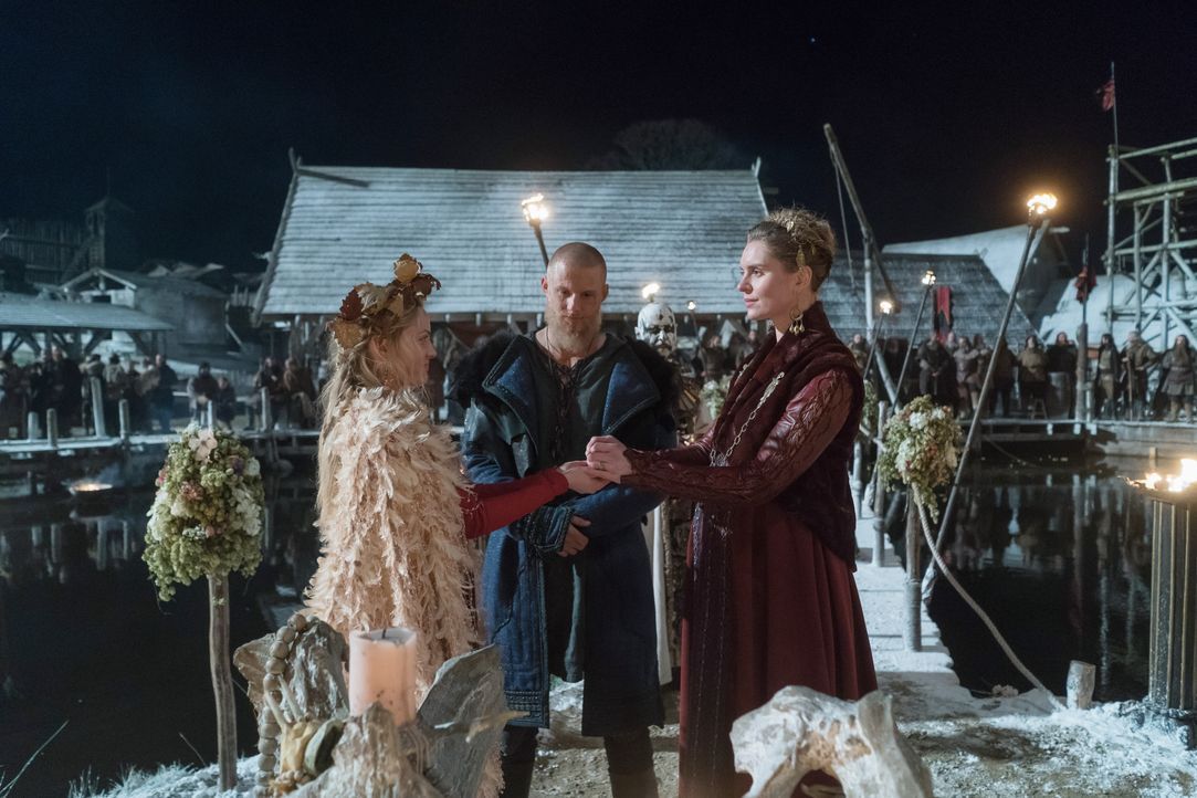 (v.l.n.r.) Ingrid (Lucy Martin), Björn (Alexander Ludwig), Gunnhild (Ragga Ragnars) - Bildquelle: 2020 TM Productions Limited / T5 Vikings IV Productions Inc. All Rights Reserved. An Ireland-Canada Co-Production.