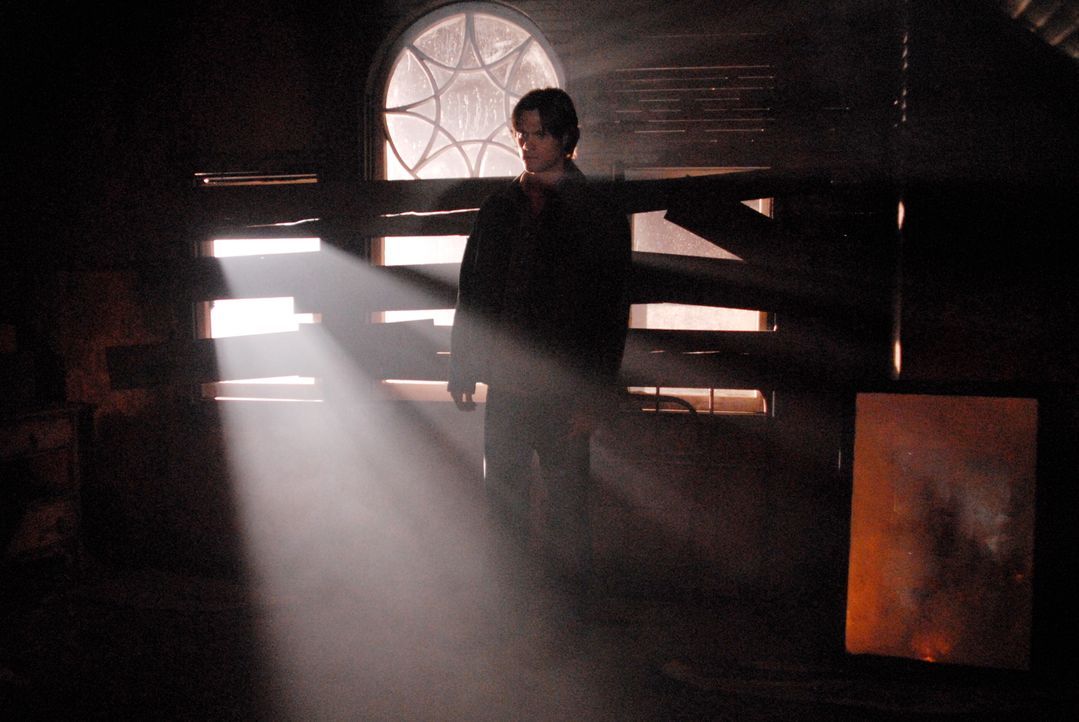 Sam (Jared Padalecki) und Dean entdecken in einem Geheimversteck ihres Vaters eine verzauberte Hasenpfote. Wer sie berührt, wird zum Glückspilz, doc... - Bildquelle: Warner Bros. Television